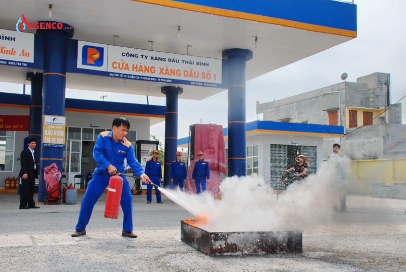 Chất chữa cháy trong bình cứu hoả nguy hiểm nếu dính vào người