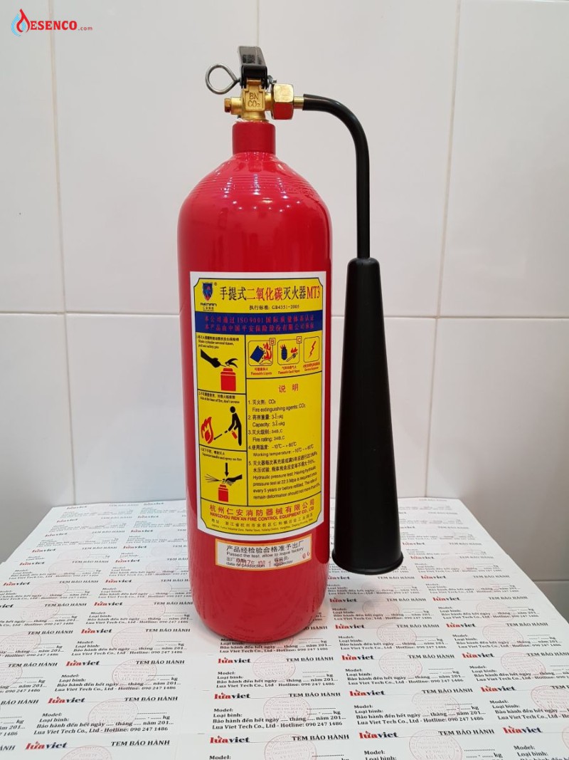 Bình chữa cháy khí CO2 chuyên được sử dụng để dập cháy chất lỏng như xăng, dầu, cồn…, chữa cháy khí  như methan, gas… và cả các thiết bị điện khi phát sinh cháy