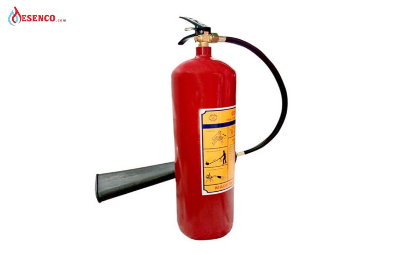 Bình chữa cháy khí CO2 với tác dụng làm loãng oxi, ngăn đám cháy bắt cháy lan rộng, hạ nhiệt đám cháy