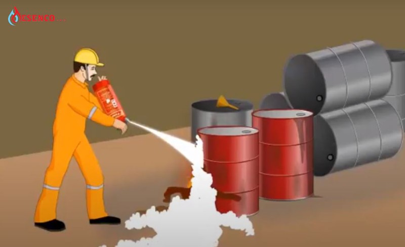 Phun bọt Foam giúp cách ly vật thể cháy với không khí