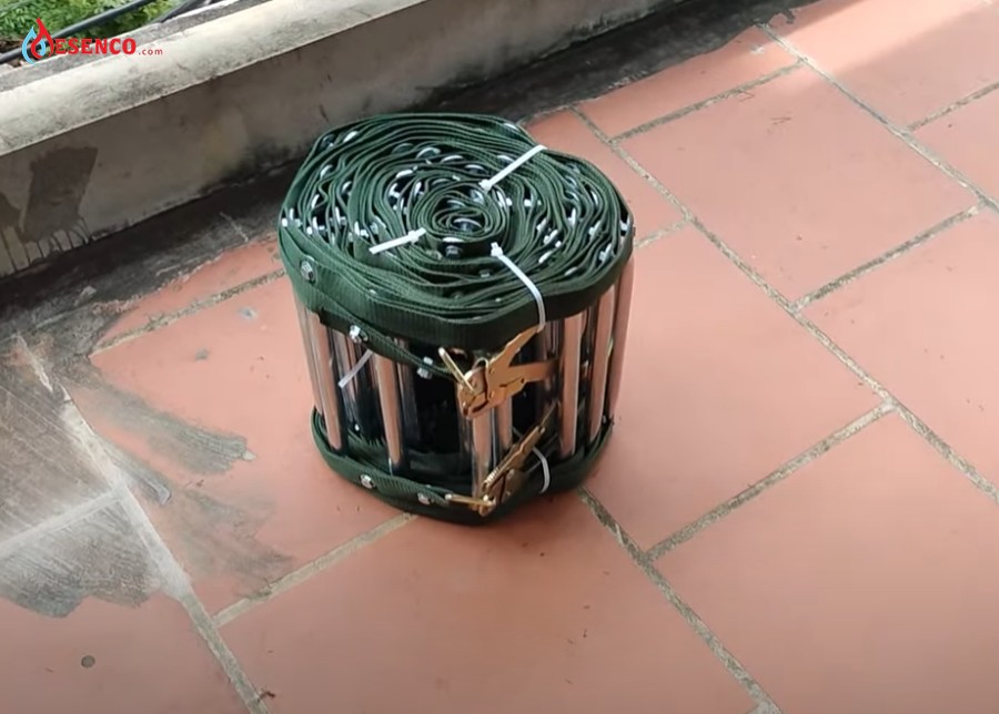 Các bộ phận của thang dây được làm từ vật liệu bền đẹp