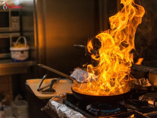 Tránh sử dụng dầu mỡ đã quá nhiệt, cháy khét